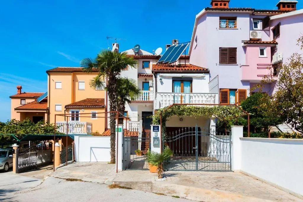 Studio Apartment In Stinjan With Balcony, Air Conditioning, Wifi 5018-2 Pula Kroatien